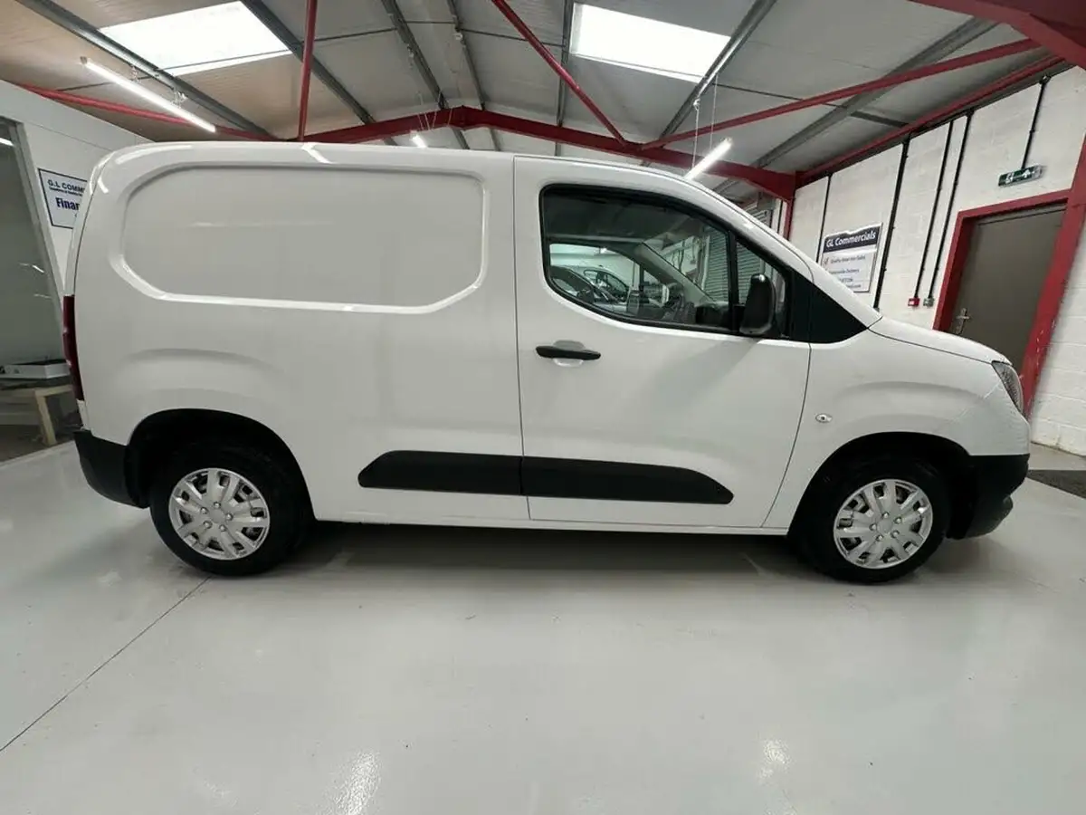 2019-vauxhall-combo-15cdti-edition-2000-100pseu6d-t-panel-big-4