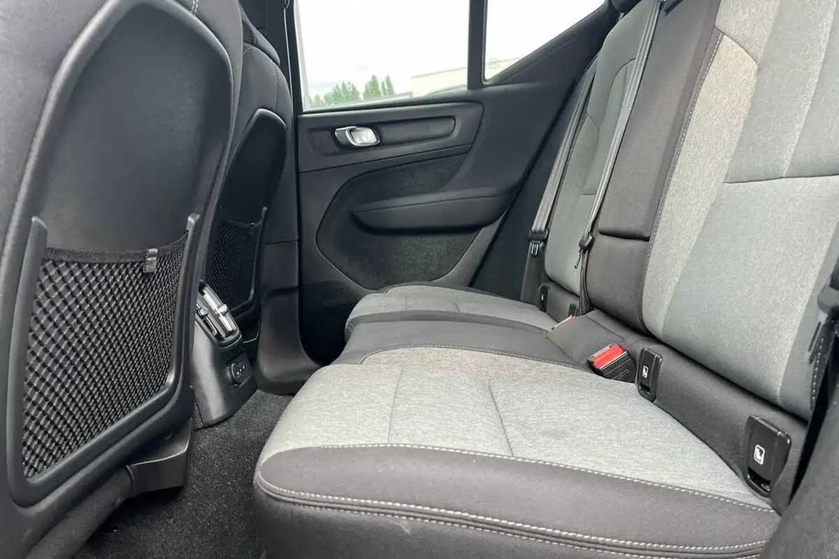 2022-volvo-xc40-15-t4-plus-big-16