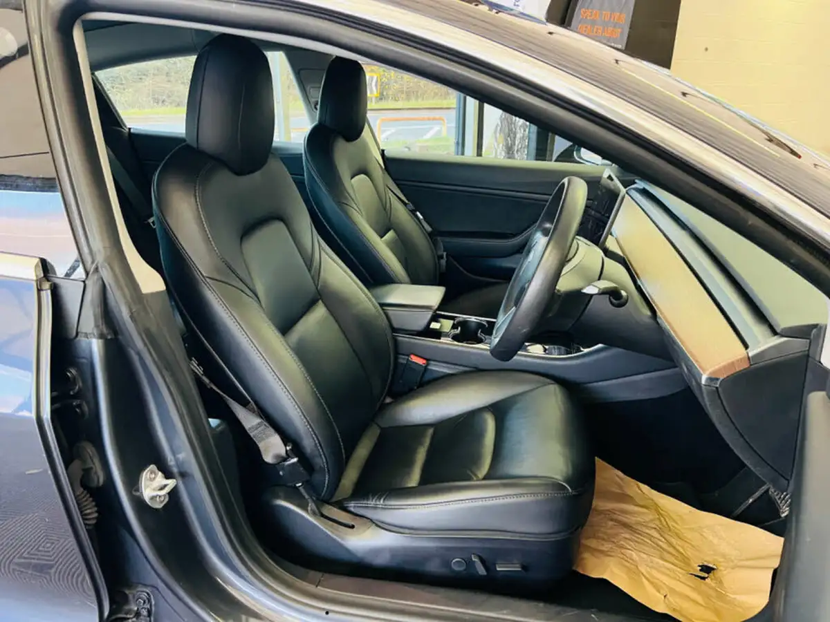 2020-tesla-model-3-e-long-range-big-11