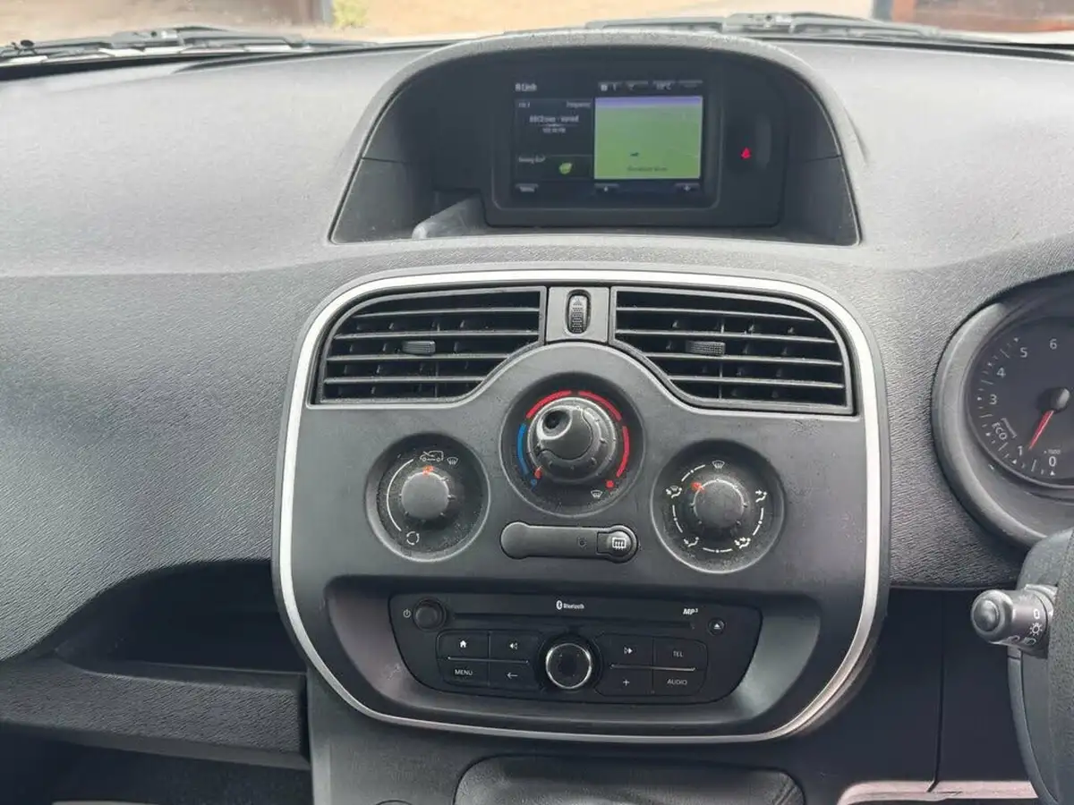 2017-renault-kangoo-maxi-15dci-ll21-energy-90-maxi-pt-business-panel-big-15