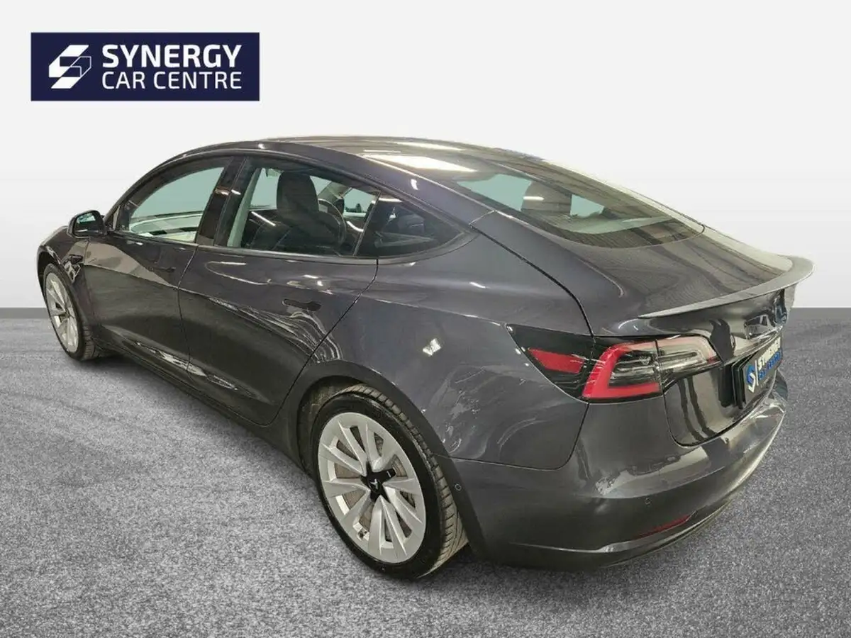 2020-tesla-model-3-e-long-range-big-10
