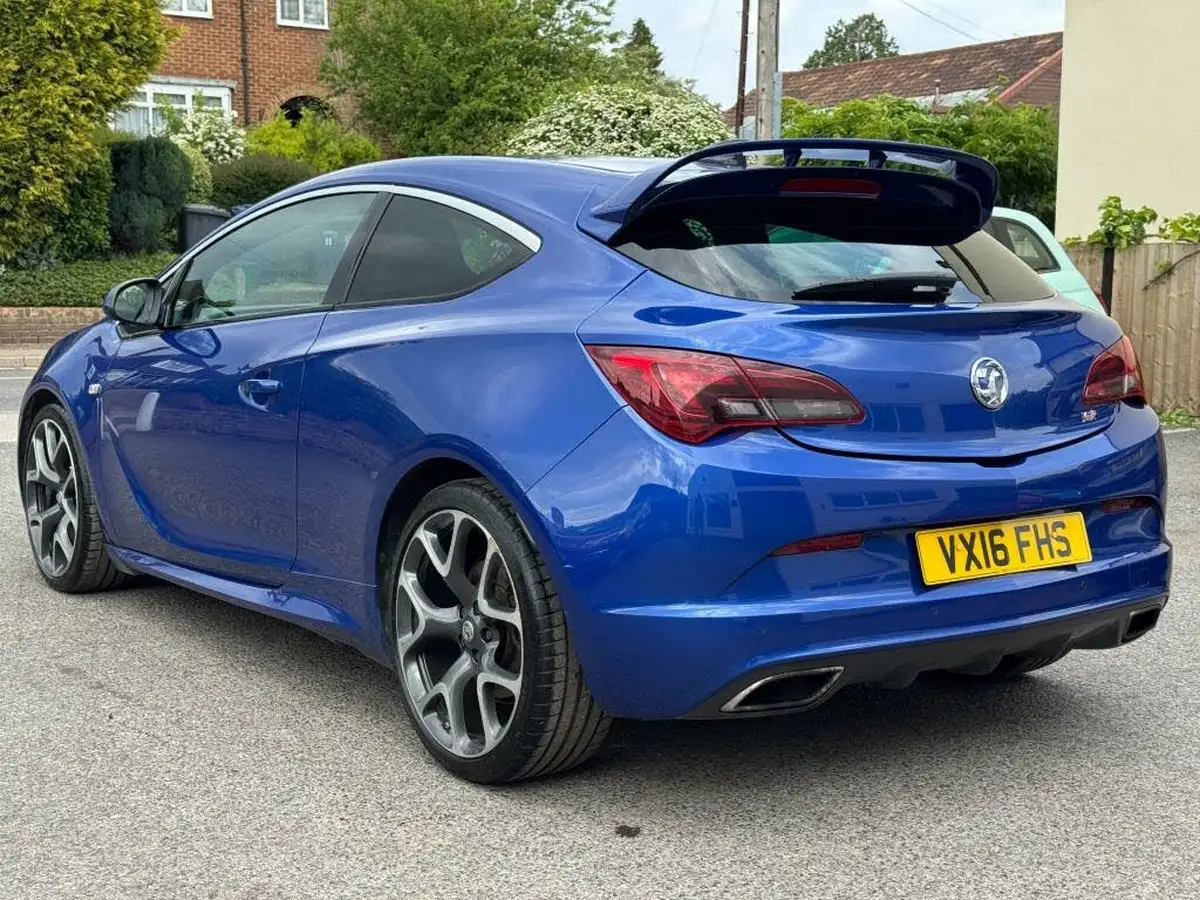 2016-vauxhall-gtc-20i-turbo-vxr-big-5