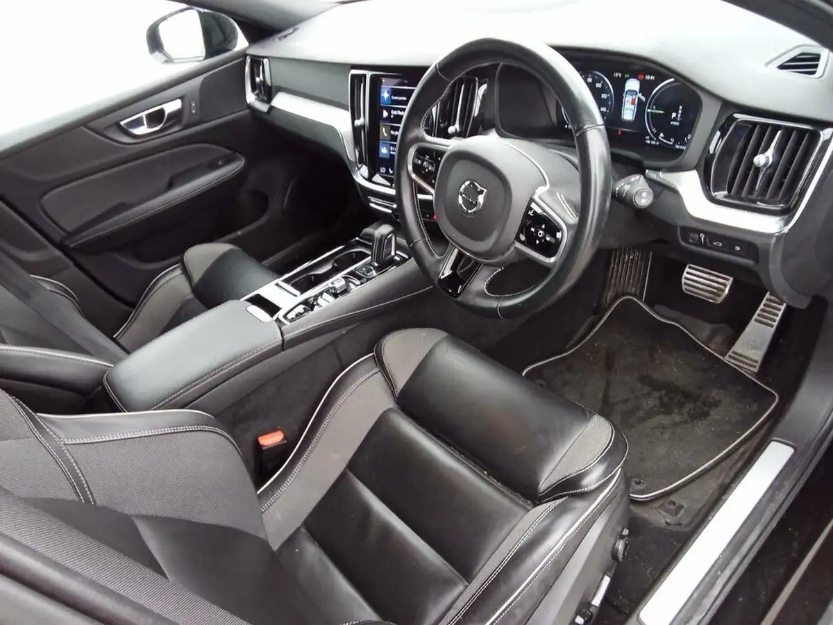 2021-volvo-v60-20-t6-r-design-340bhp-big-5