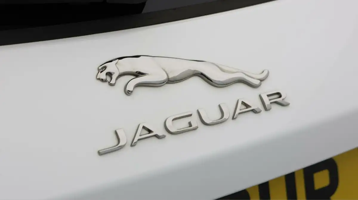 2022-jaguar-f-pace-20-d200-r-dynamic-s-big-32