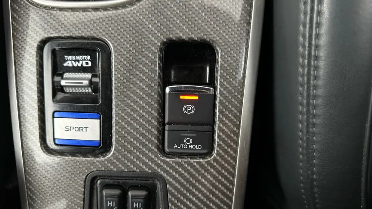 2018-mitsubishi-outlander-24-5h-phev-big-30