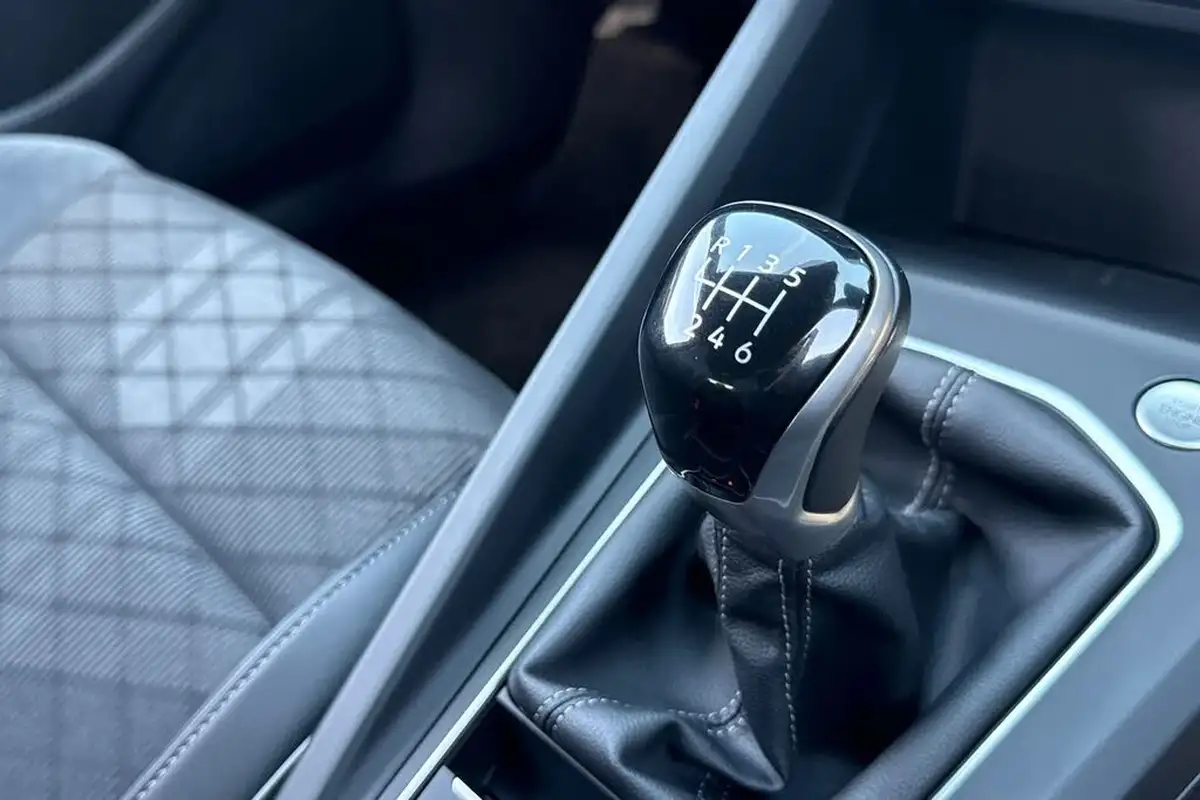 2022-volkswagen-golf-15-tsi-r-line-130ps-hatchback-big-55