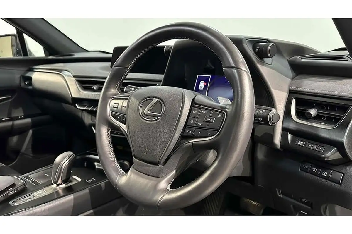 2021-lexus-ux-300e-e-ux-big-32
