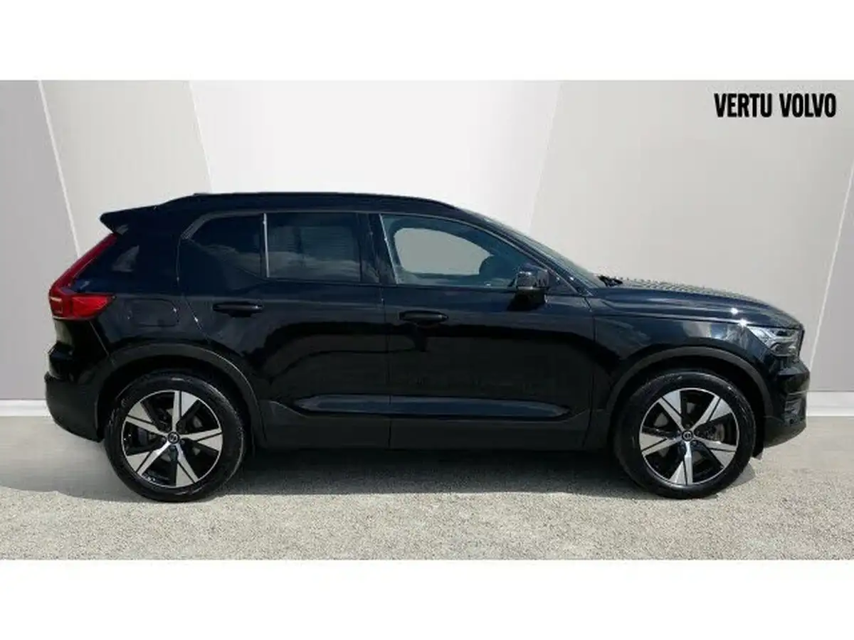 2022-volvo-xc40-15-t4-r-design-big-2