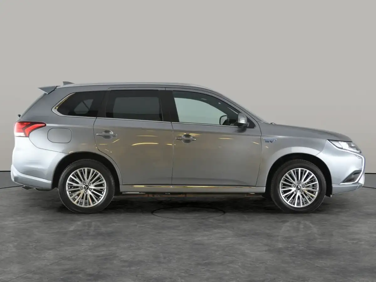 2021-mitsubishi-outlander-24-dynamic-phev-big-13