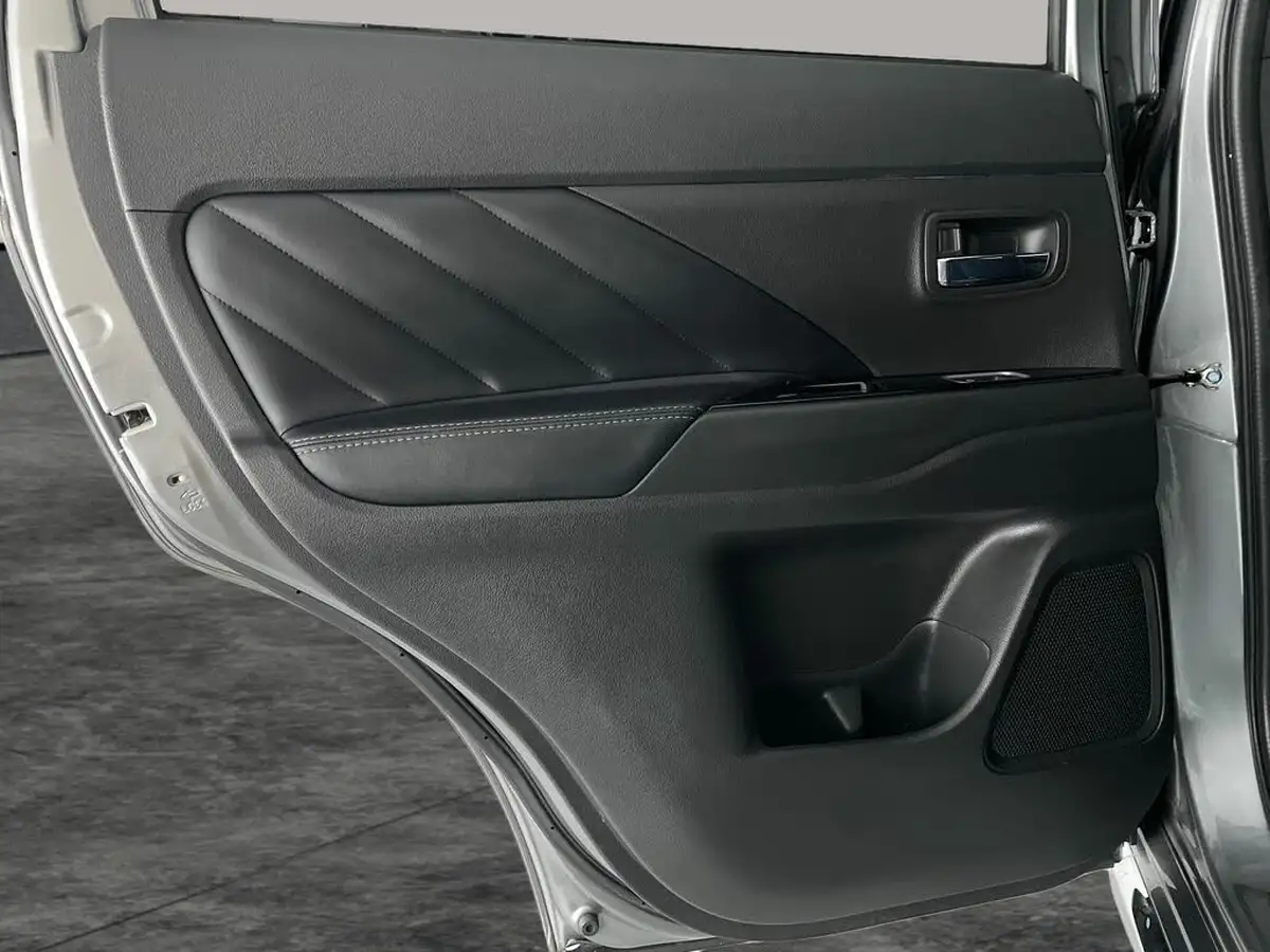 2021-mitsubishi-outlander-24-dynamic-phev-big-37