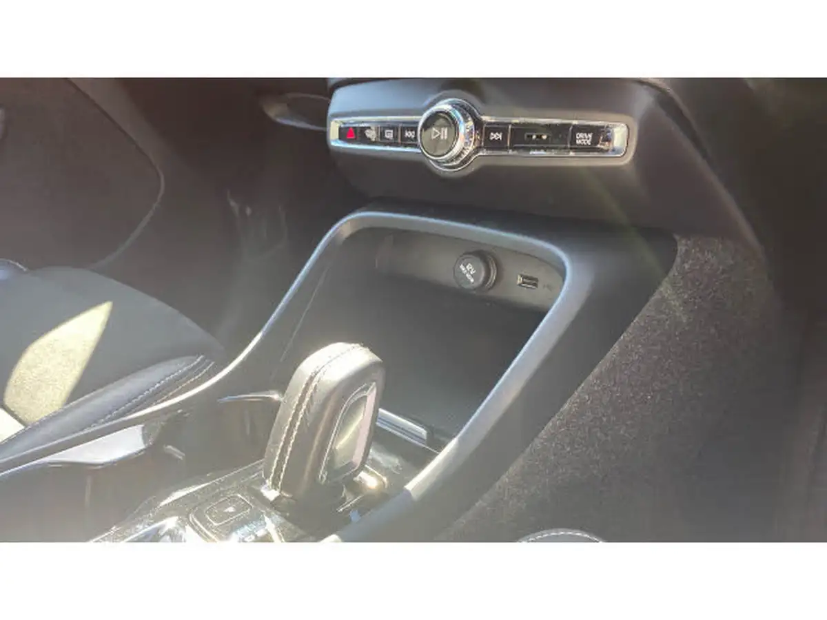 2021-volvo-xc40-20-b4-r-design-pro-194bhp-auto-big-13