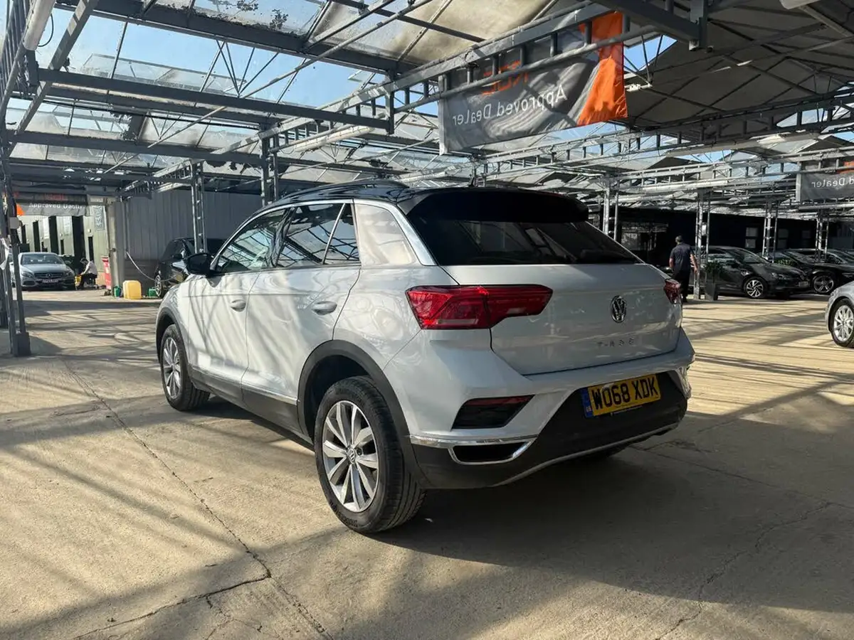 2019-volkswagen-t-roc-15-tsi-design-big-10