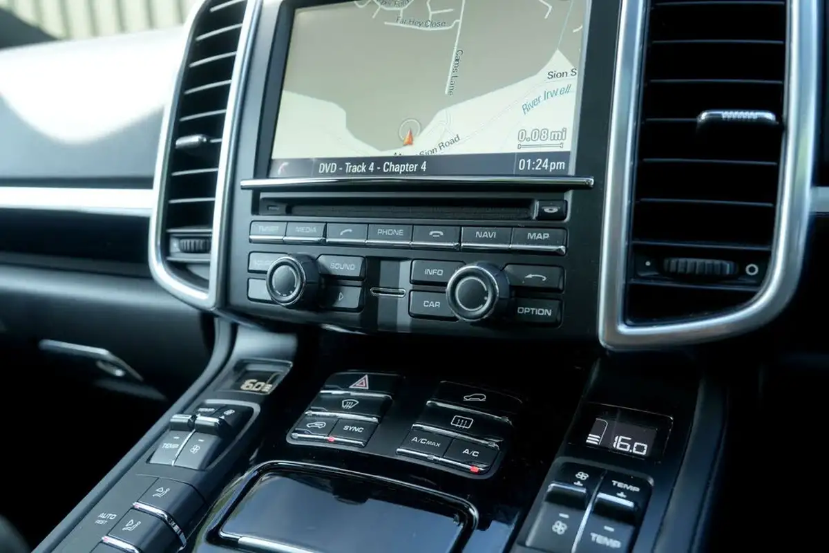 2016-porsche-cayenne-30-s-e-hybrid-big-33