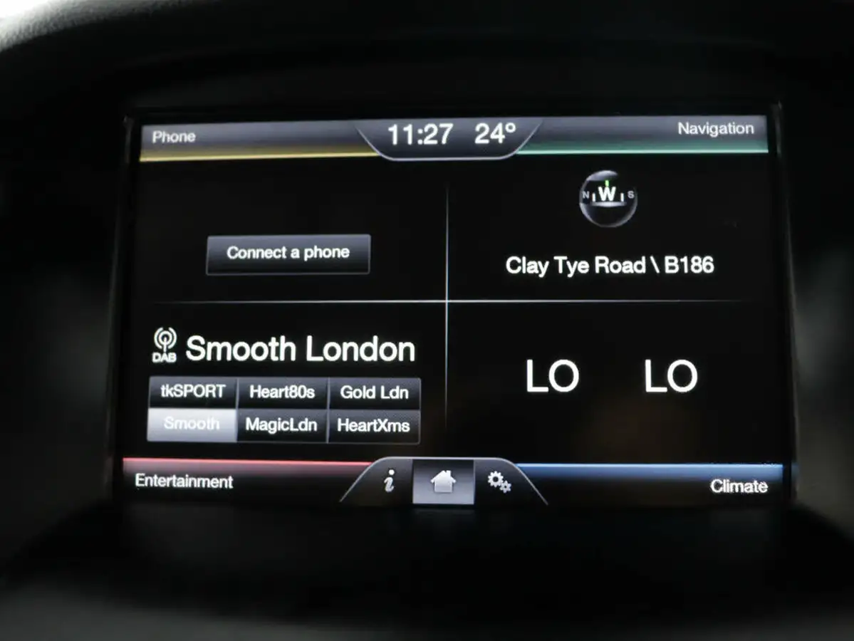 2015-ford-focus-15-titanium-hatchback-big-25