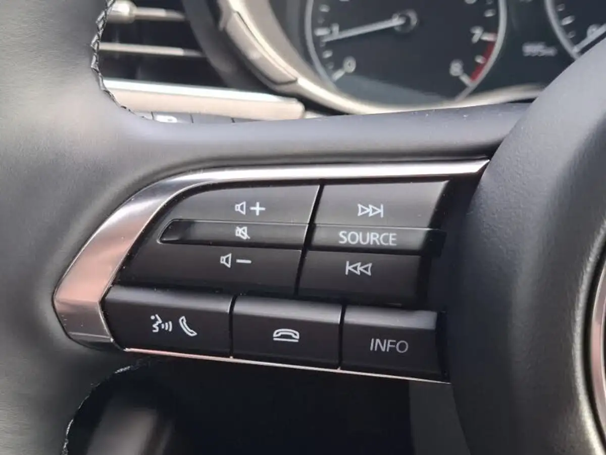 2025-mazda-mazda3-20-e-skyactiv-x-takumi-big-12
