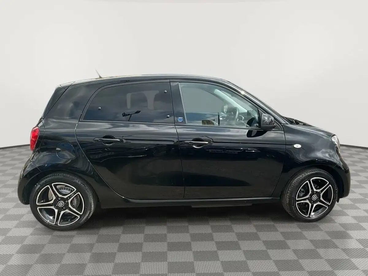 2021-smart-forfour-eq-premium-big-4