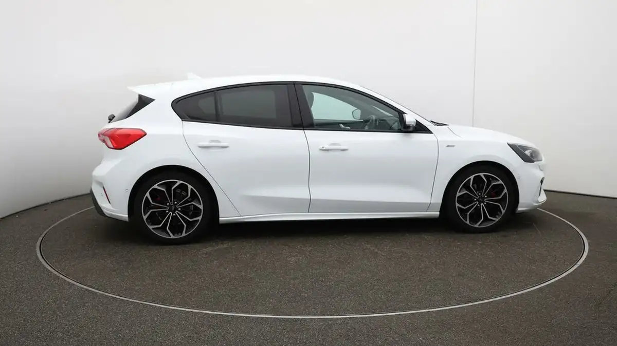 2019-ford-focus-10t-st-line-x-hatchback-big-50