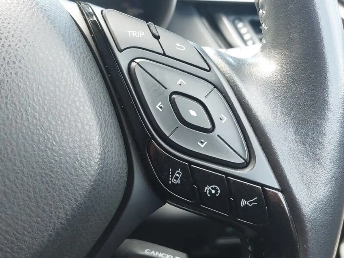 2020-toyota-c-hr-20-vvt-i-orange-edition-big-16