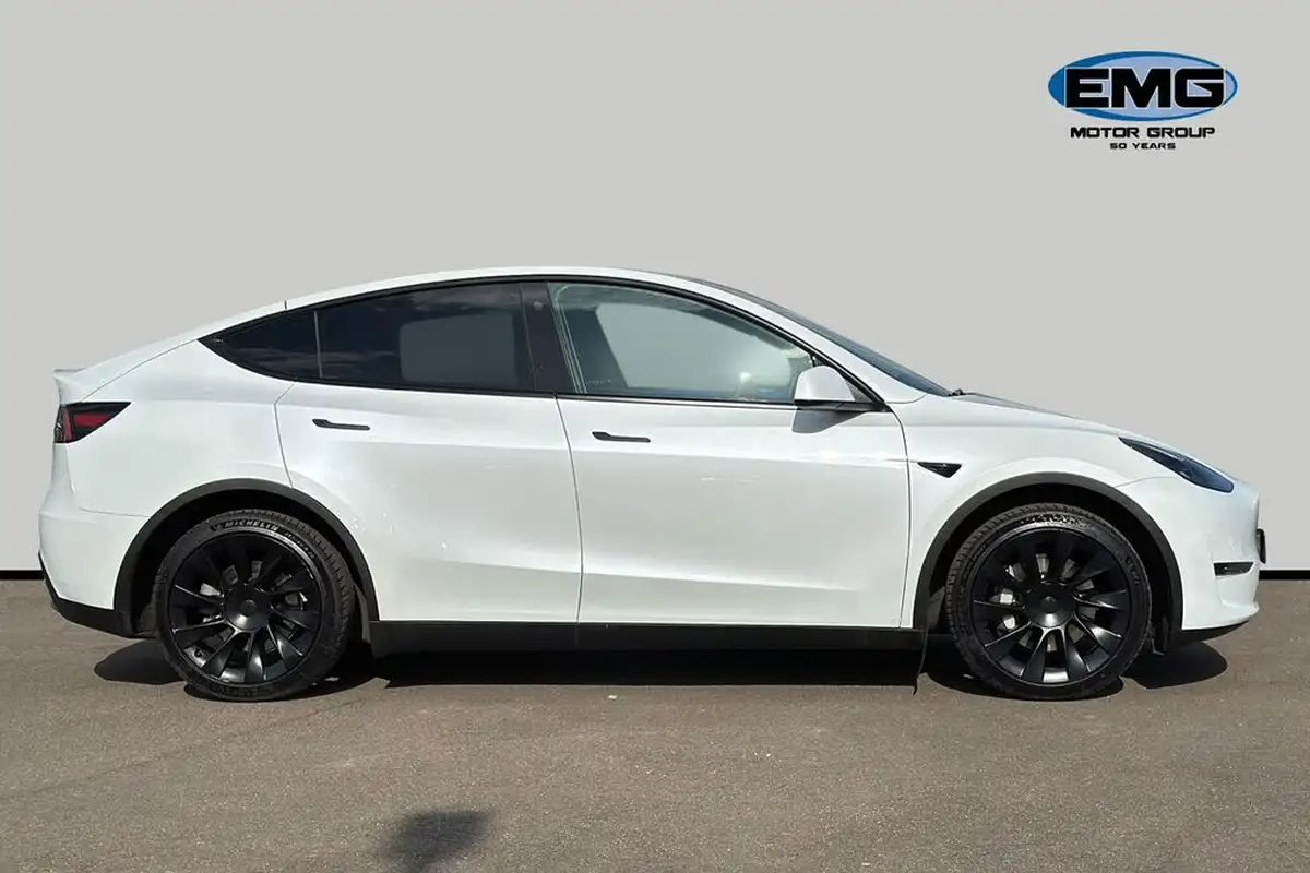 2022-tesla-model-y-e-long-range-big-3
