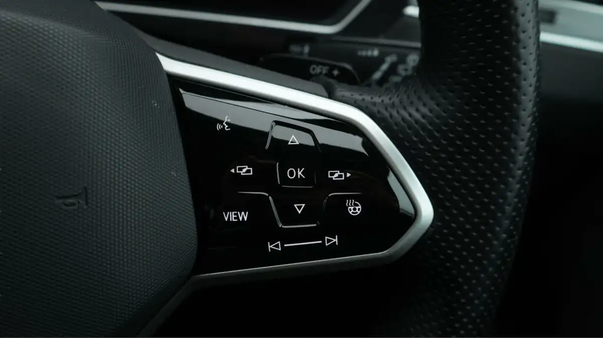 2021-volkswagen-tiguan-15-tsi-r-line-big-25