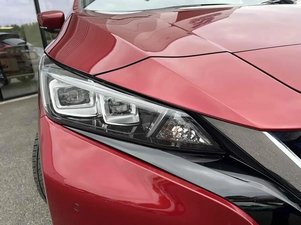 2022-nissan-leaf-e-e-tekna-big-37