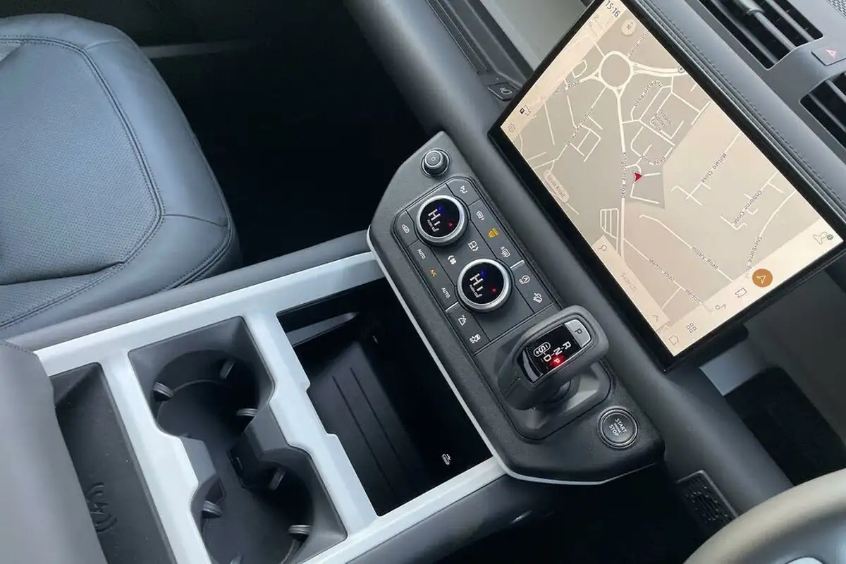 2024-land-rover-90-defender-30-d350-x-dynamic-se-big-17