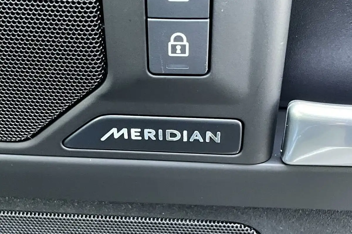 2024-land-rover-90-defender-30-d350-x-dynamic-se-big-21