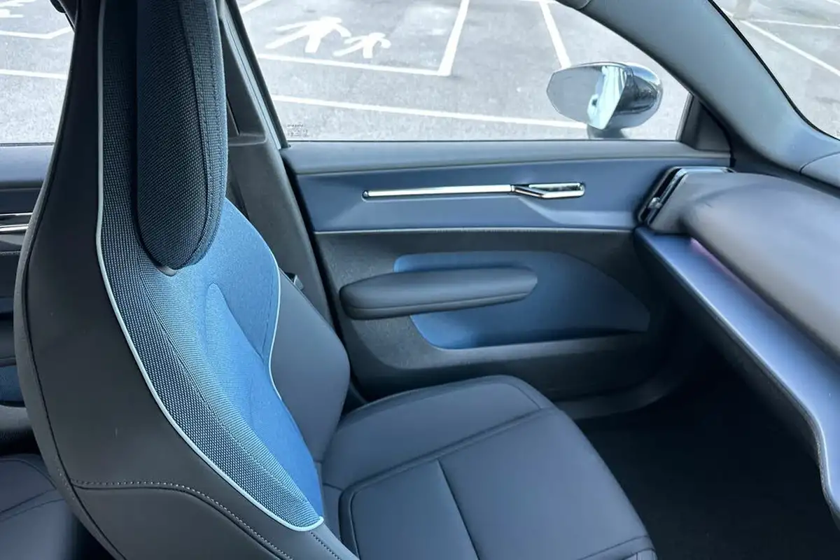 2024-volvo-ex30-e-single-motor-plus-extended-range-big-33