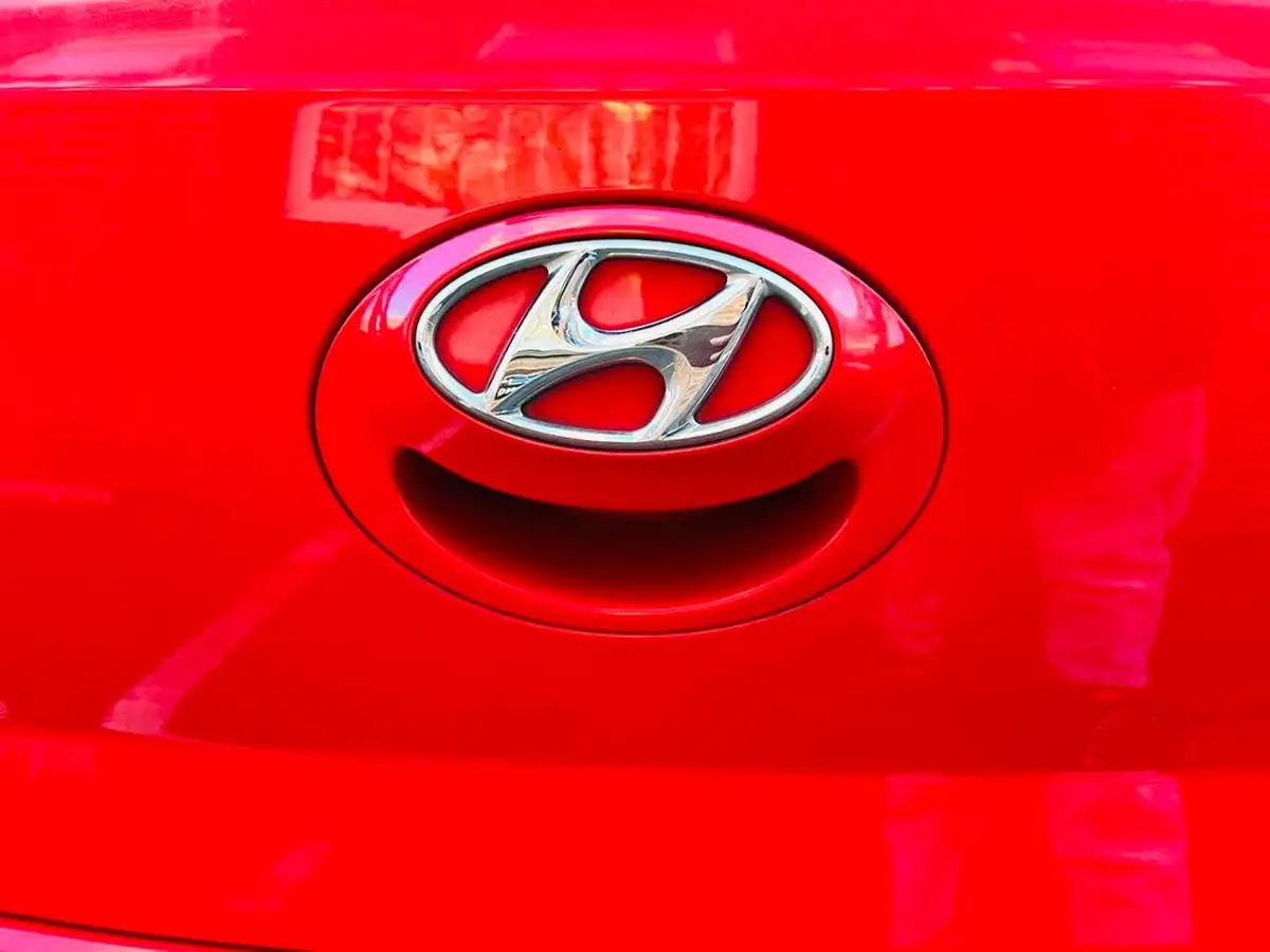 2013-hyundai-i20-12-active-5d-big-43