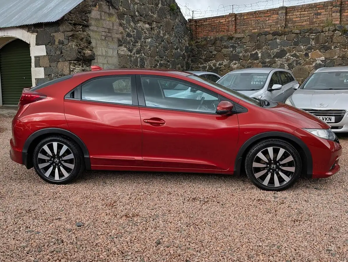 2014-honda-civic-18-se-plus-hatchback-big-17