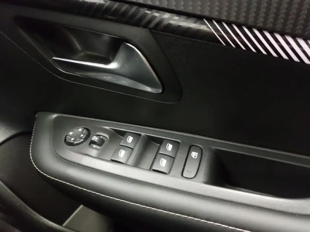 2024-peugeot-208-12-puretech-allure-hybrid-e-dsc6-big-16