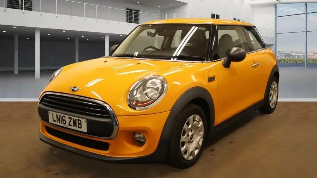 2016-mini-cooper-12-one-3d-auto-big-5