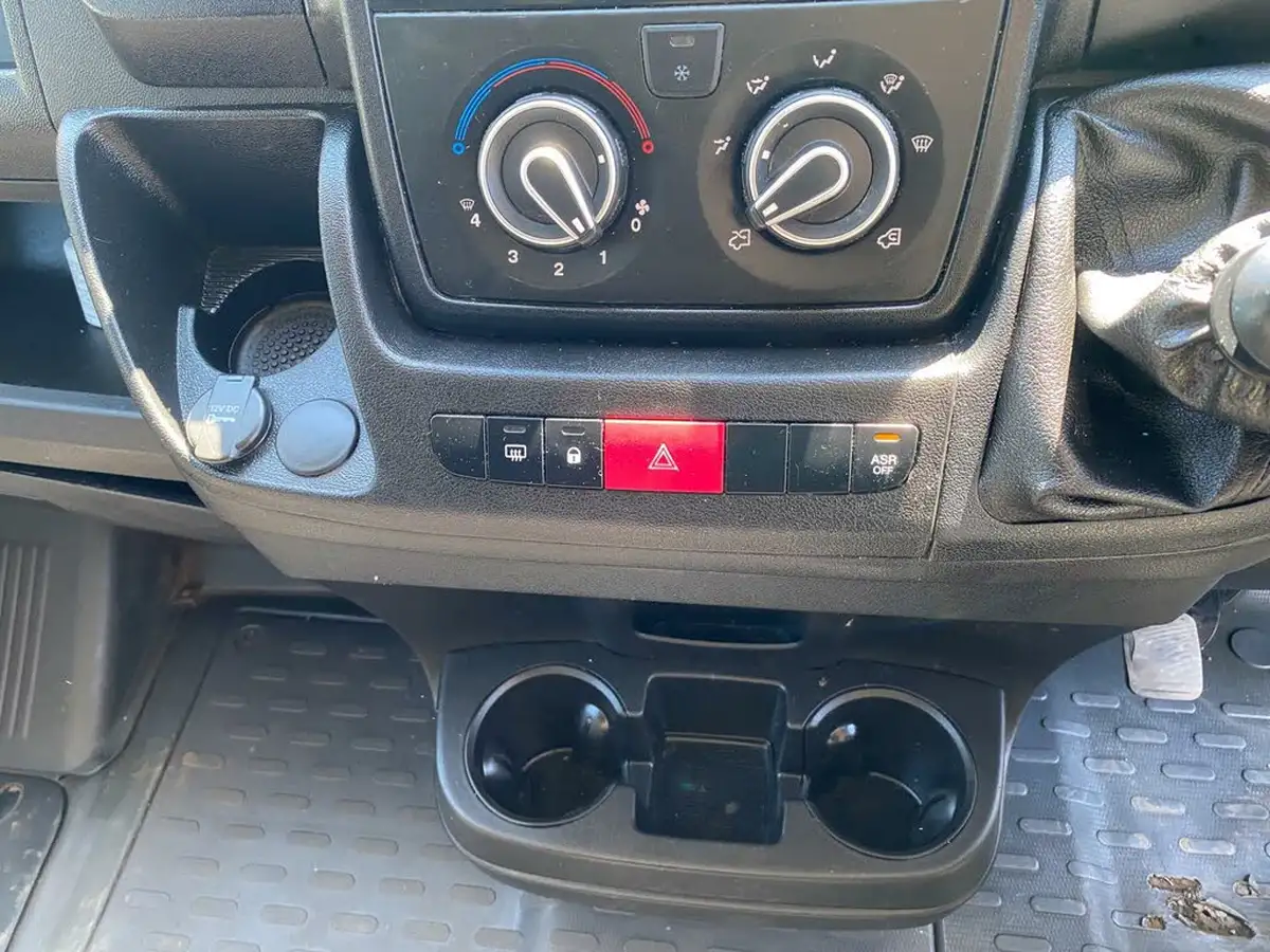 2019-peugeot-boxer-20-bluehdi-professional-335-l3-h2-big-39