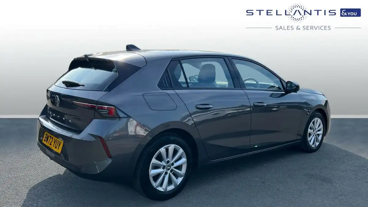 2023-vauxhall-astra-15-turbo-d-design-hatchback-big-2