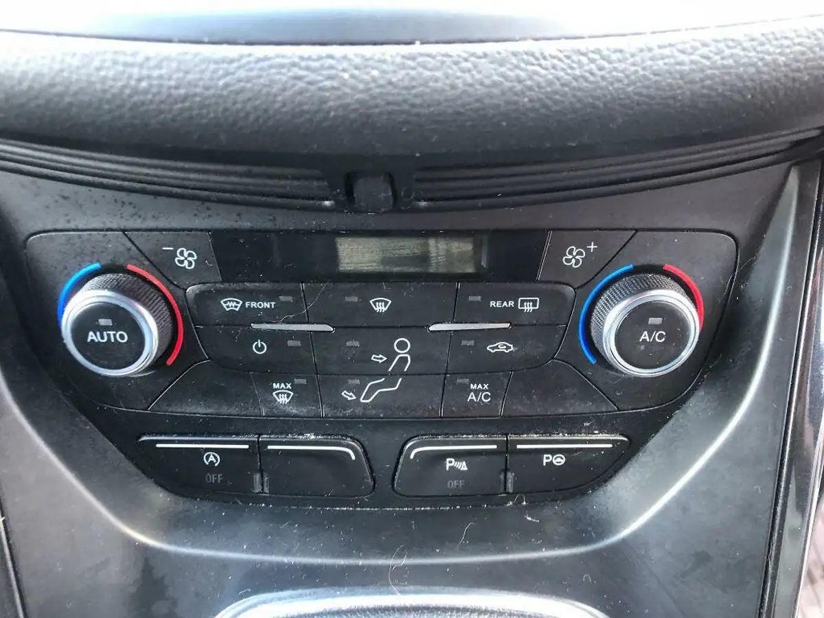 2019-ford-kuga-15tdci-st-line-ss-big-17