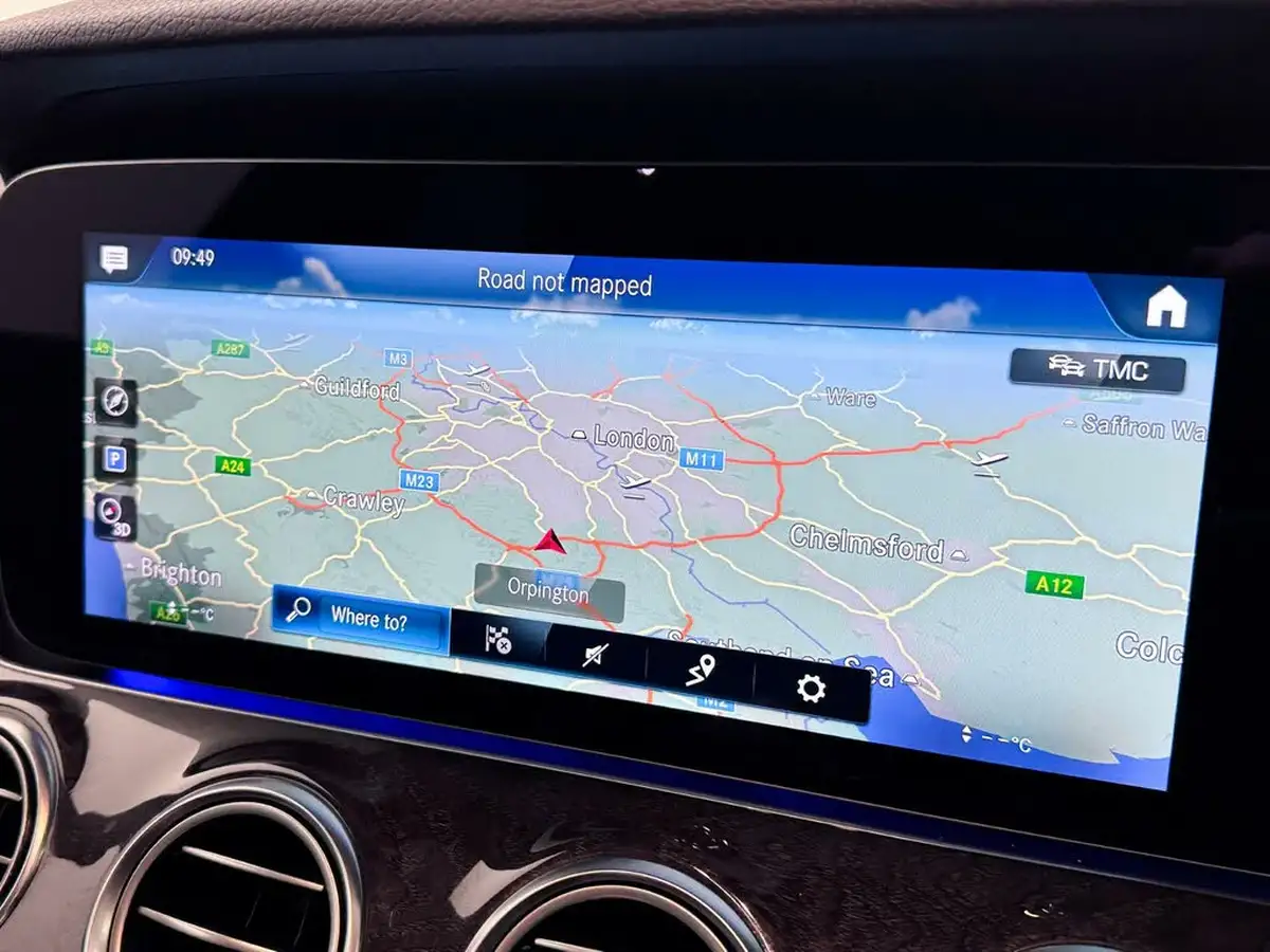 2021-mercedes-benz-e-class-20d-e300de-amg-line-edition-eq-power-saloon-4d-big-43