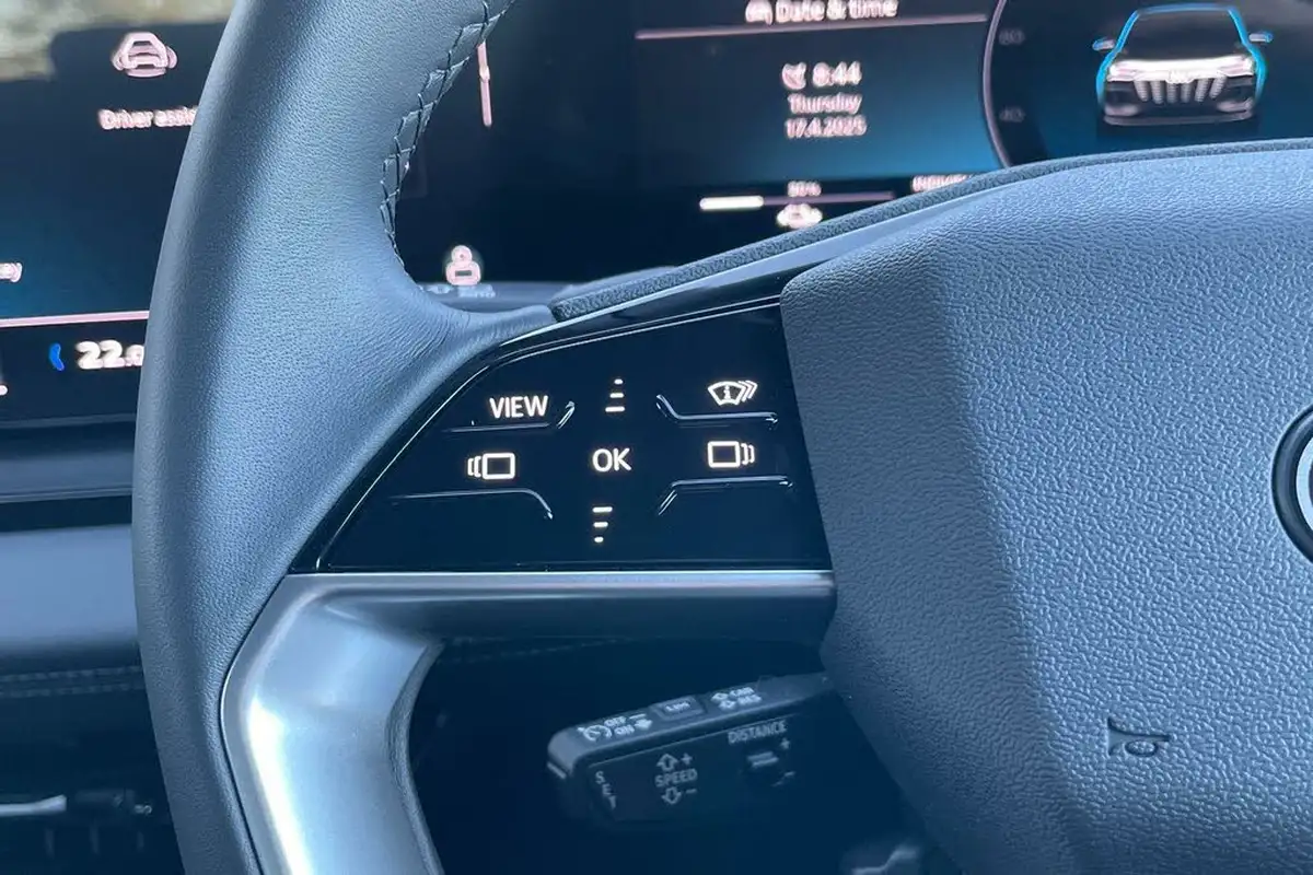 2024-audi-q6-e-tron-big-38