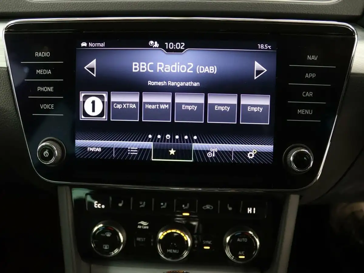 2020-skoda-superb-14-tsi-se-technology-estate-big-11