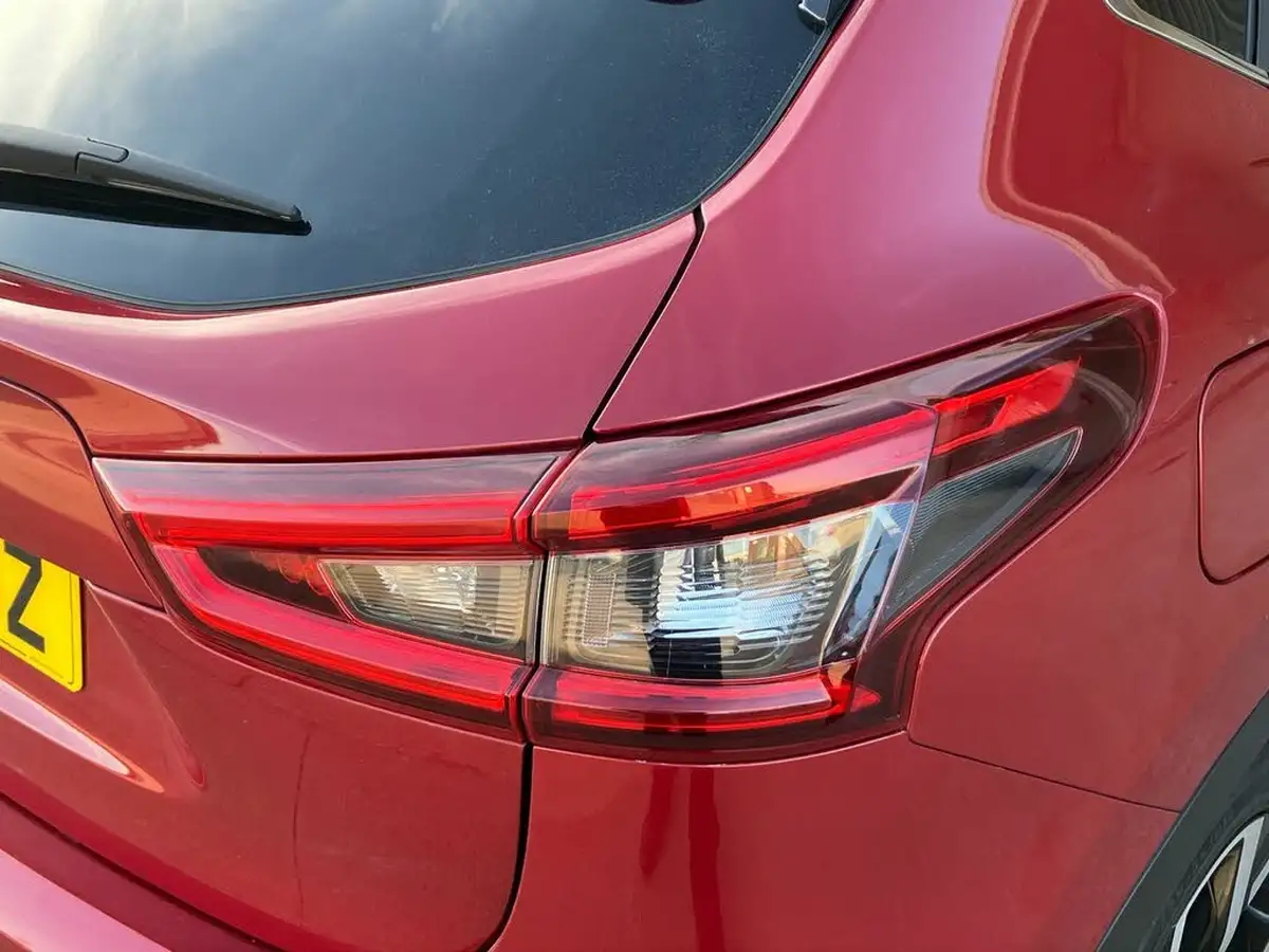 2018-nissan-qashqai-12-dig-t-tekna-big-35
