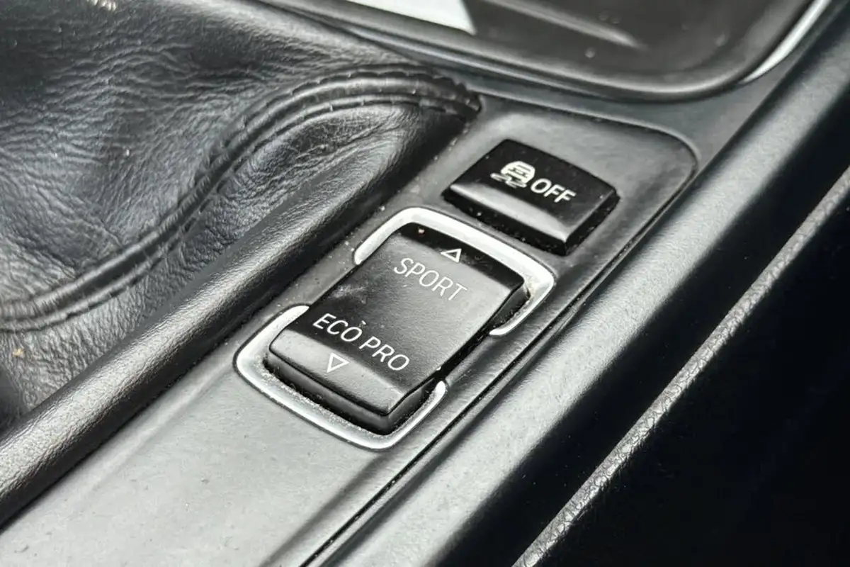 2015-bmw-3-series-20td-320d-xdrive-m-sport-184bhp-saloon-4d-big-43