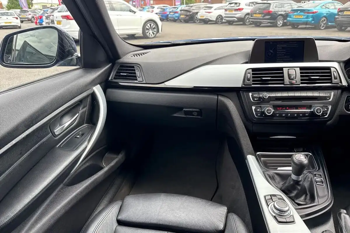 2015-bmw-3-series-20td-320d-xdrive-m-sport-184bhp-saloon-4d-big-19