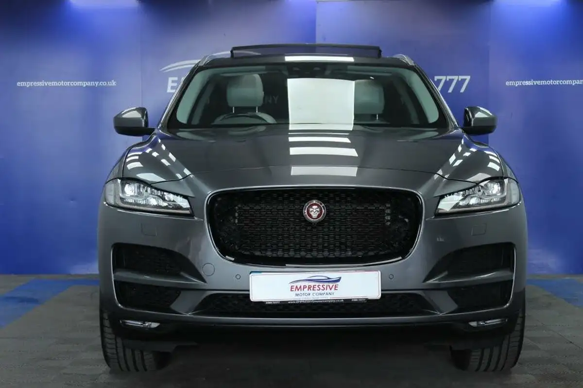 2016-jaguar-f-pace-20-i4d-portfolio-awd-auto-big-13