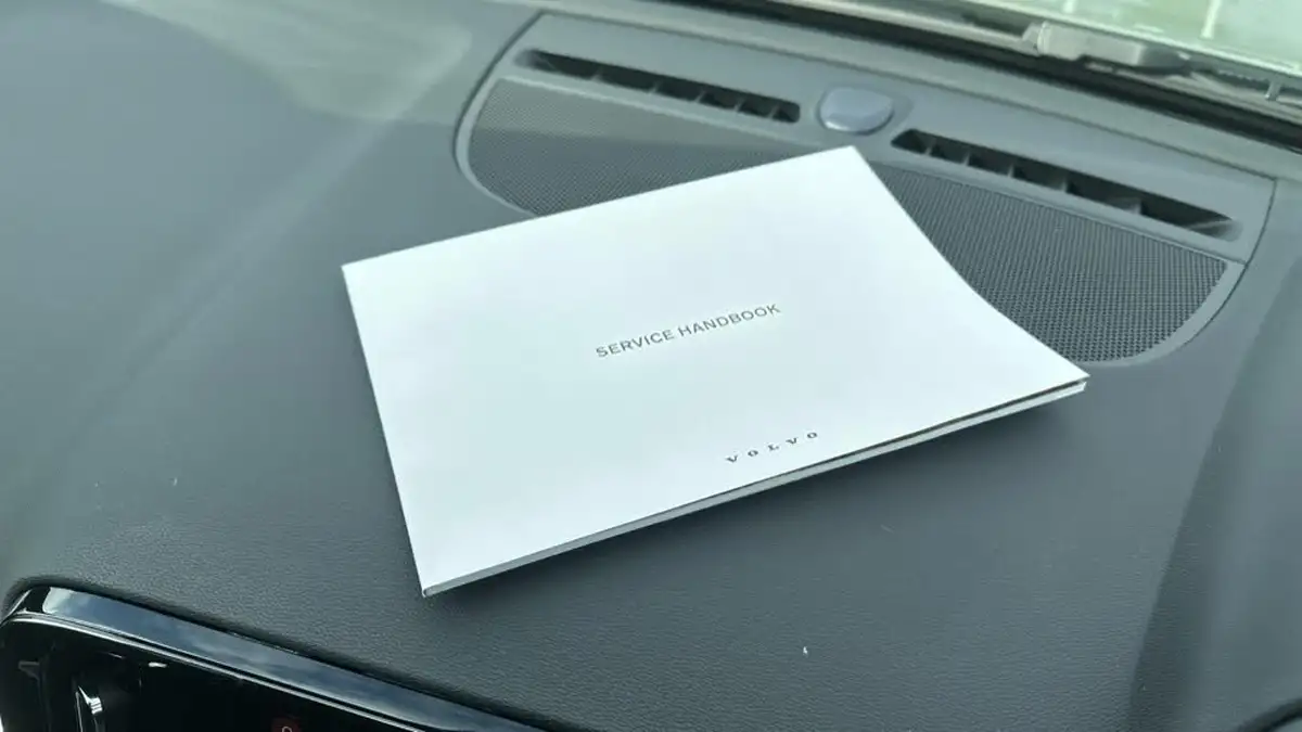 2024-volvo-xc40-20-b3-plus-big-13