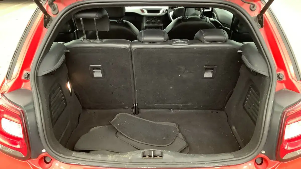 2010-citroen-ds3-14-dsign-big-11