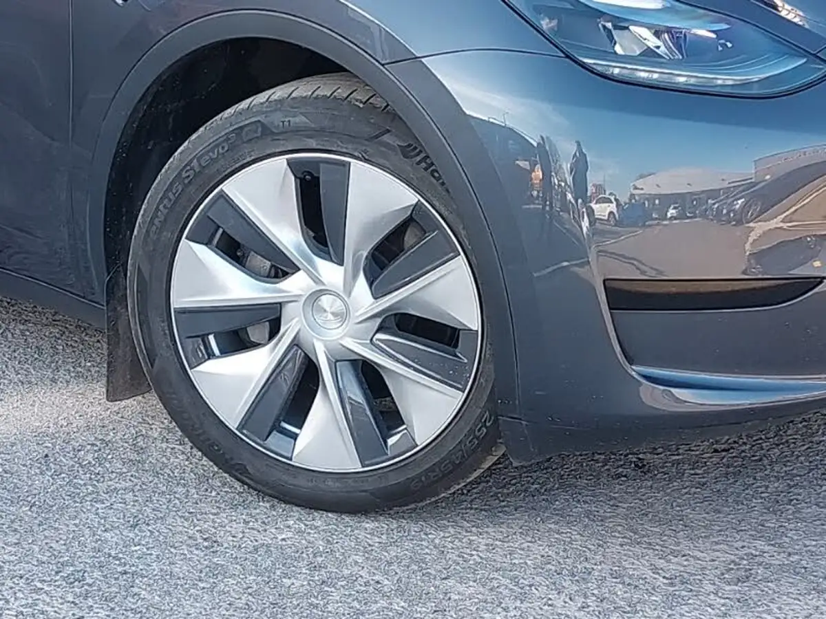 2023-tesla-model-y-e-rwd-big-8