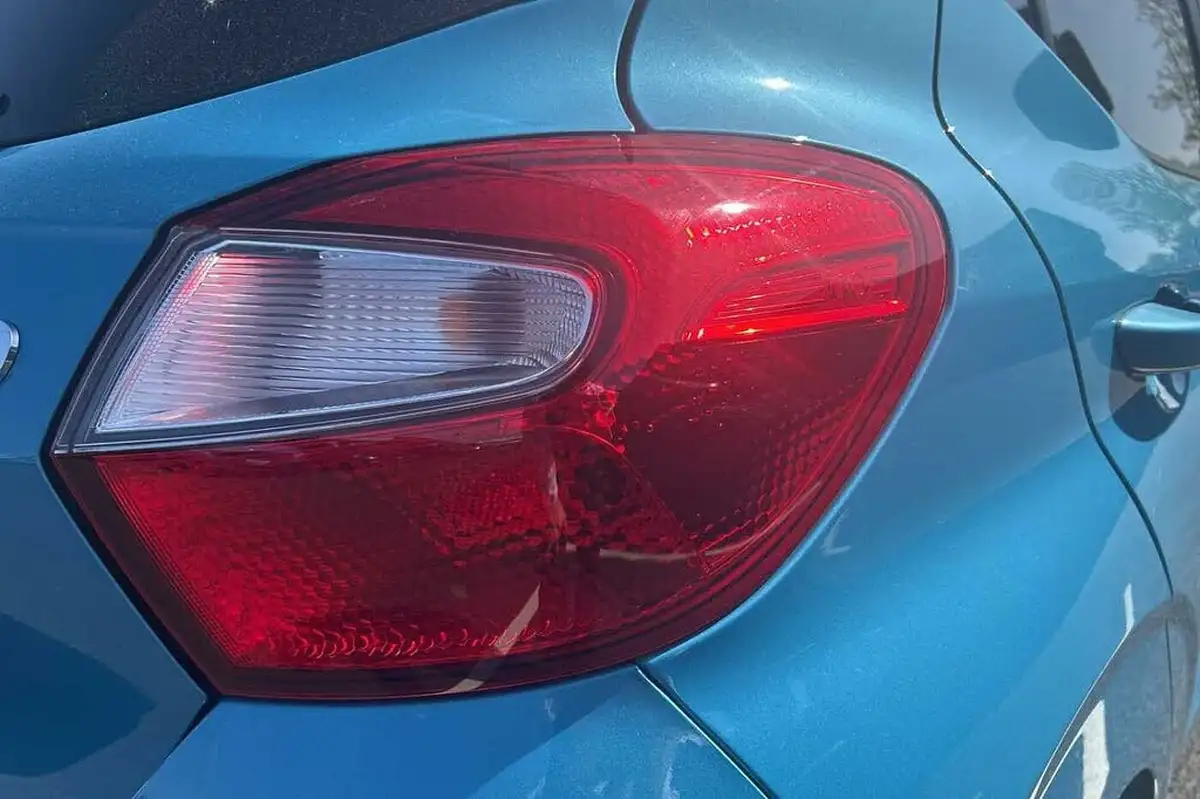 2022-hyundai-i10-12-premium-auto-big-11