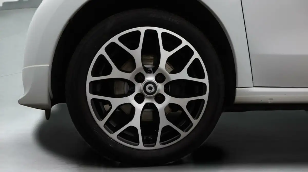2019-smart-forfour-10-urban-shadow-edition-big-17