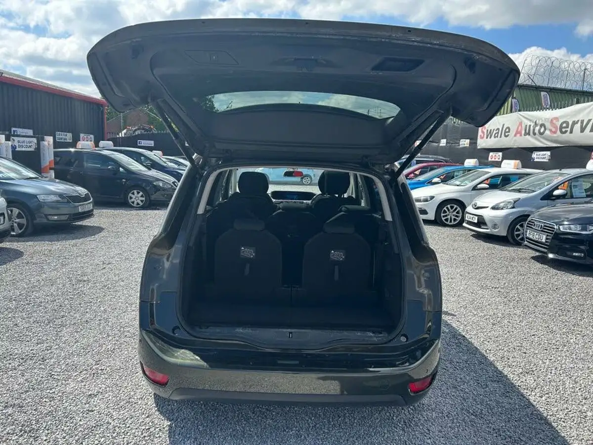 2014-citroen-grand-c4-picasso-16e-hdi-exclusive-big-11