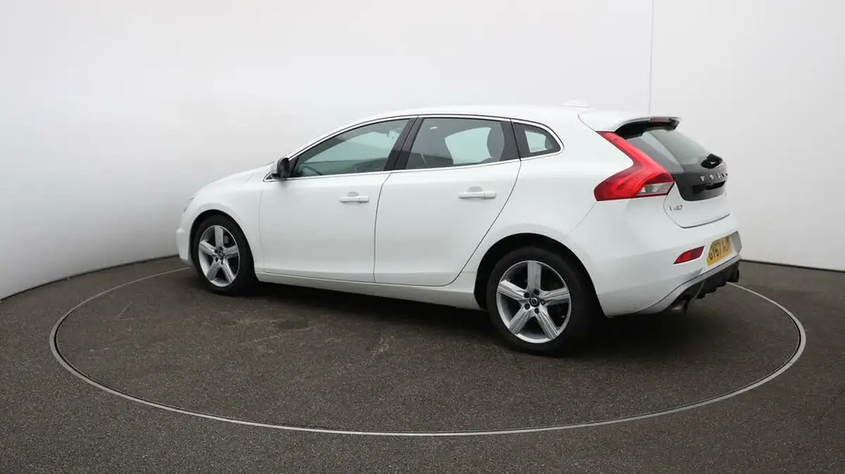 2018-volvo-v40-20-t3-r-design-nav-plus-big-30