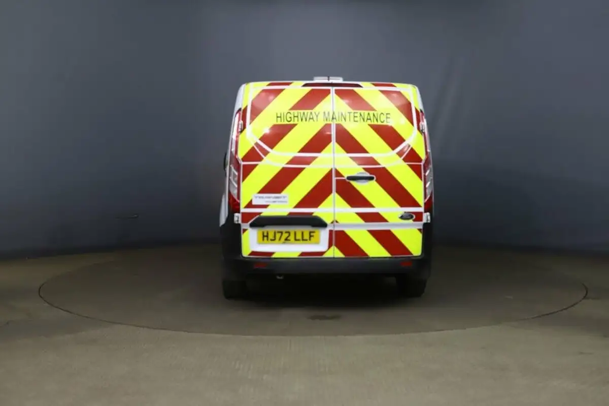 2022-ford-transit-custom-20tdci-280-l1h1-leader-105pseu6dt-panel-van-big-4